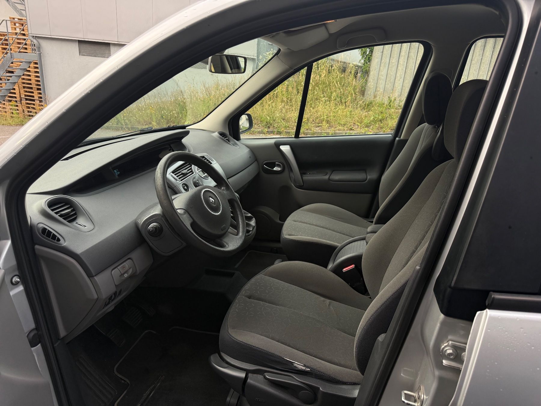 Renault Automobili: Renault Mégane Scénic II 2.0 16V Dynamique – Usato da Uettligen venduto da yan_f6nc 4
