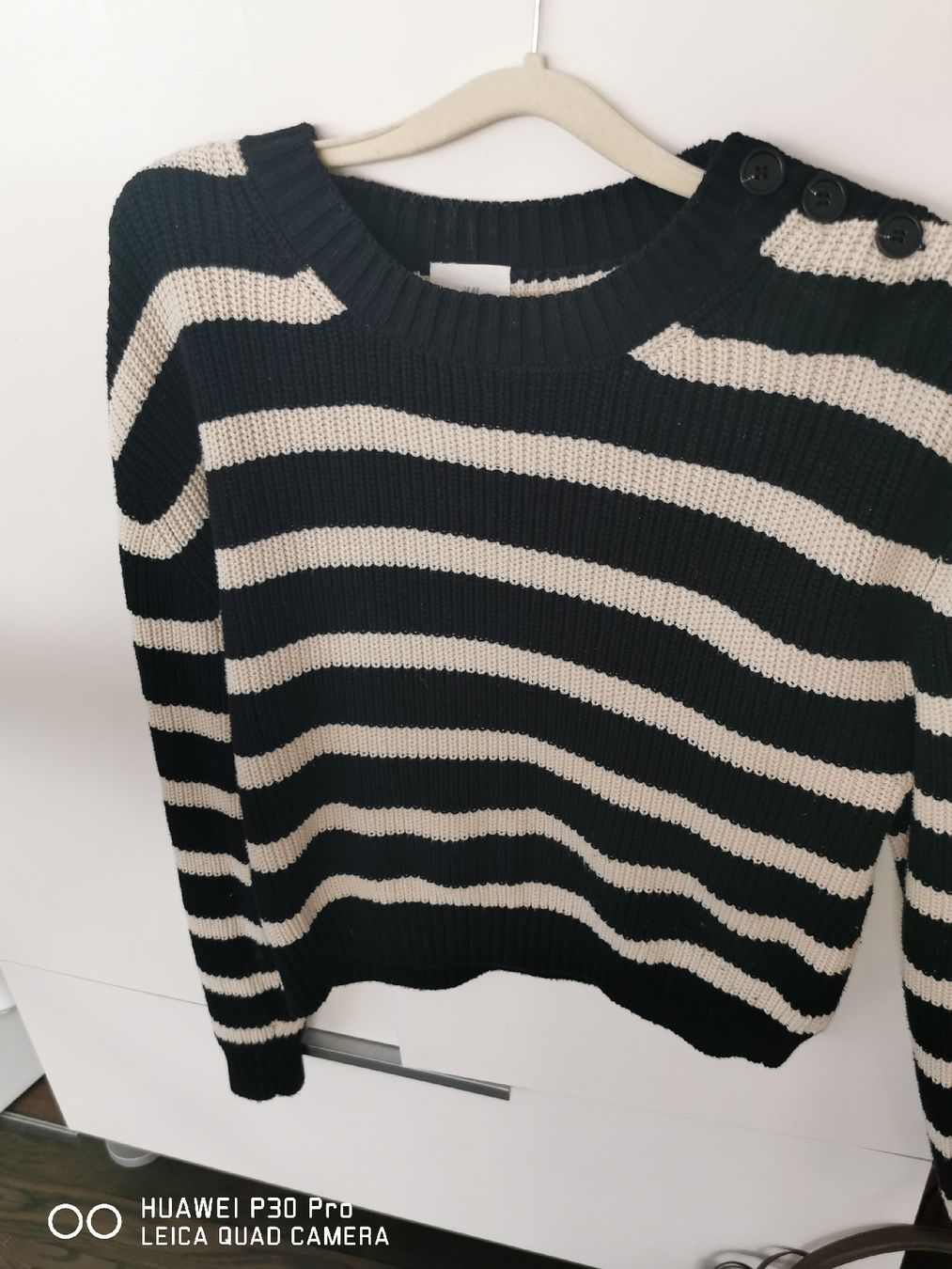 H&M Maglioni & Felpe: Gestreifter Pullover, Gr M, schwarz/offwhite, NEUWERTIG – Nuovo (secondo la descrizione) da Erlenbach ZH venduto da alisamilana
