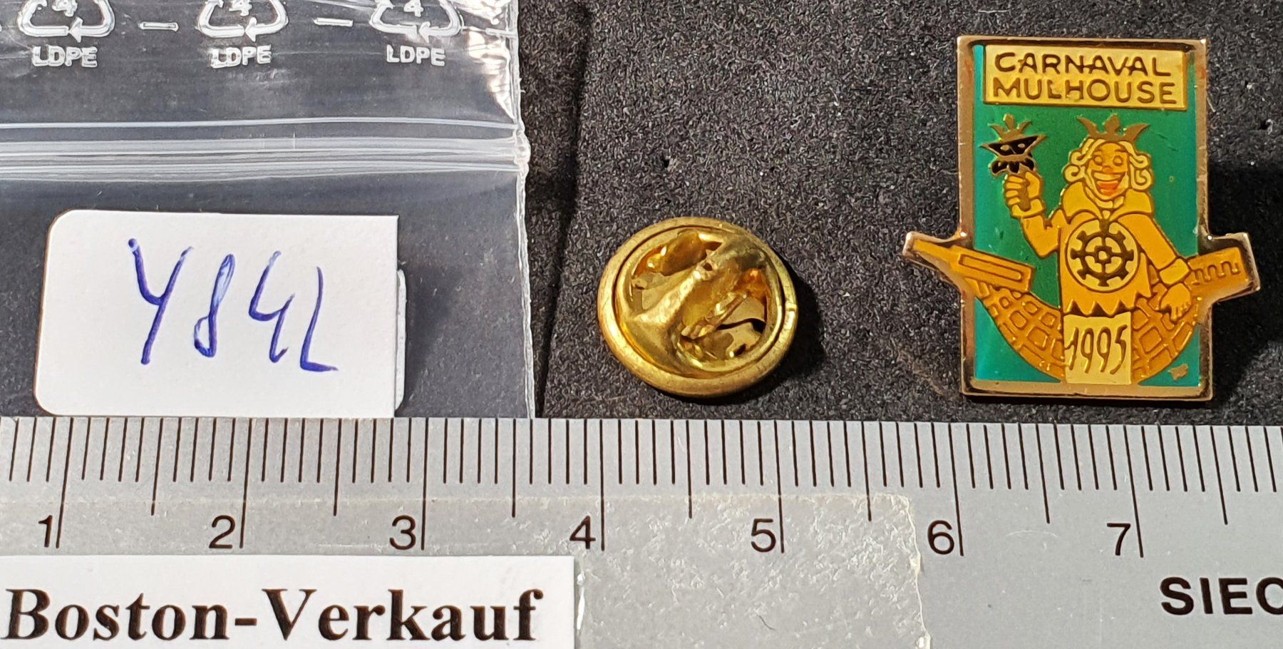 Placchette & Badge: Y842 - Pin Carnaval Mulhouse 1995 – Usato da Reinach BL venduto da Boston-Verkauf 2