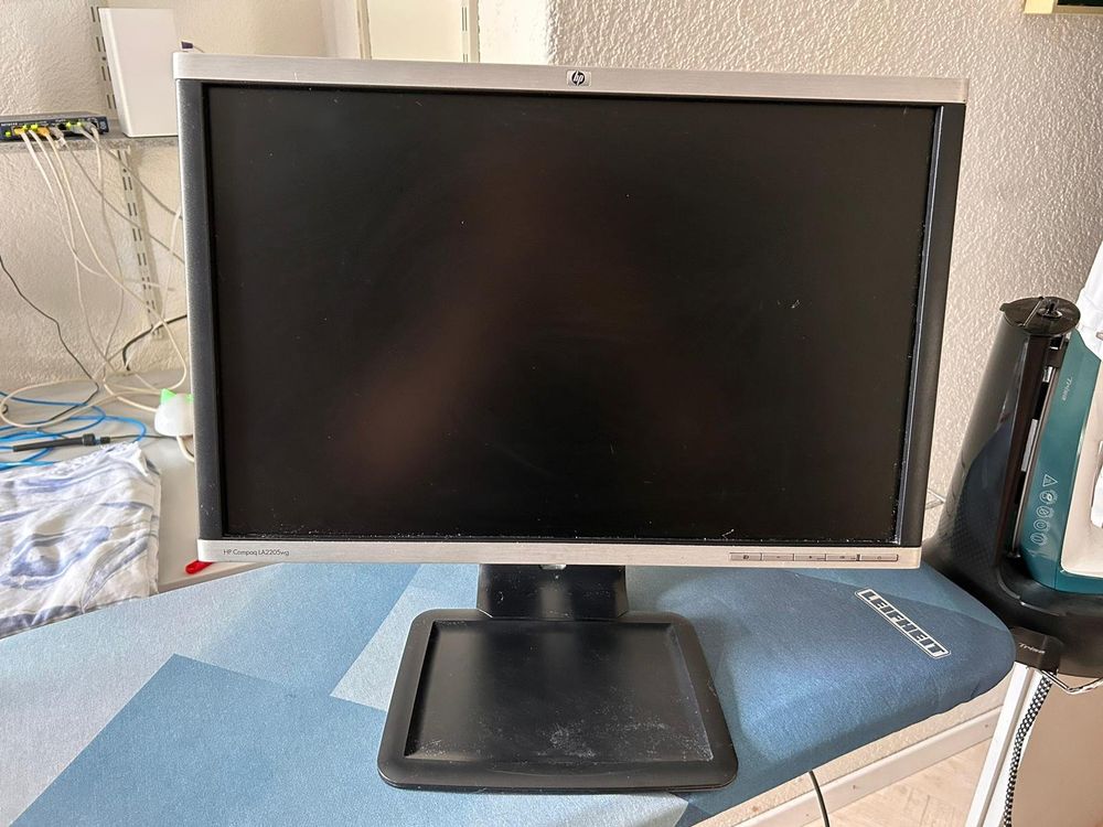 22 Zoll LCD-Monitor HP Compaq LA2205wg (Gebraucht) in Adligenswil für ...