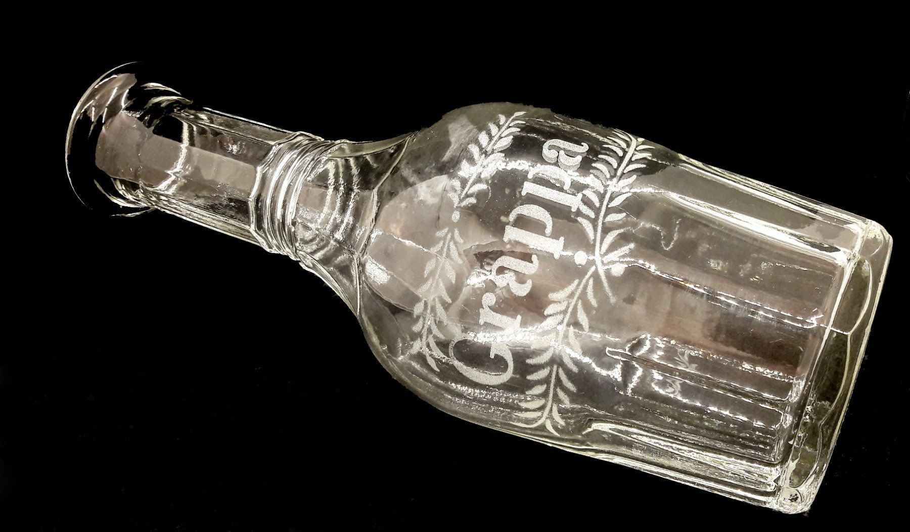 Carafes: carafe Grappa Karaffe  0,5 L.  18 cm – D'occasion à Tavannes par Brocashop 2
