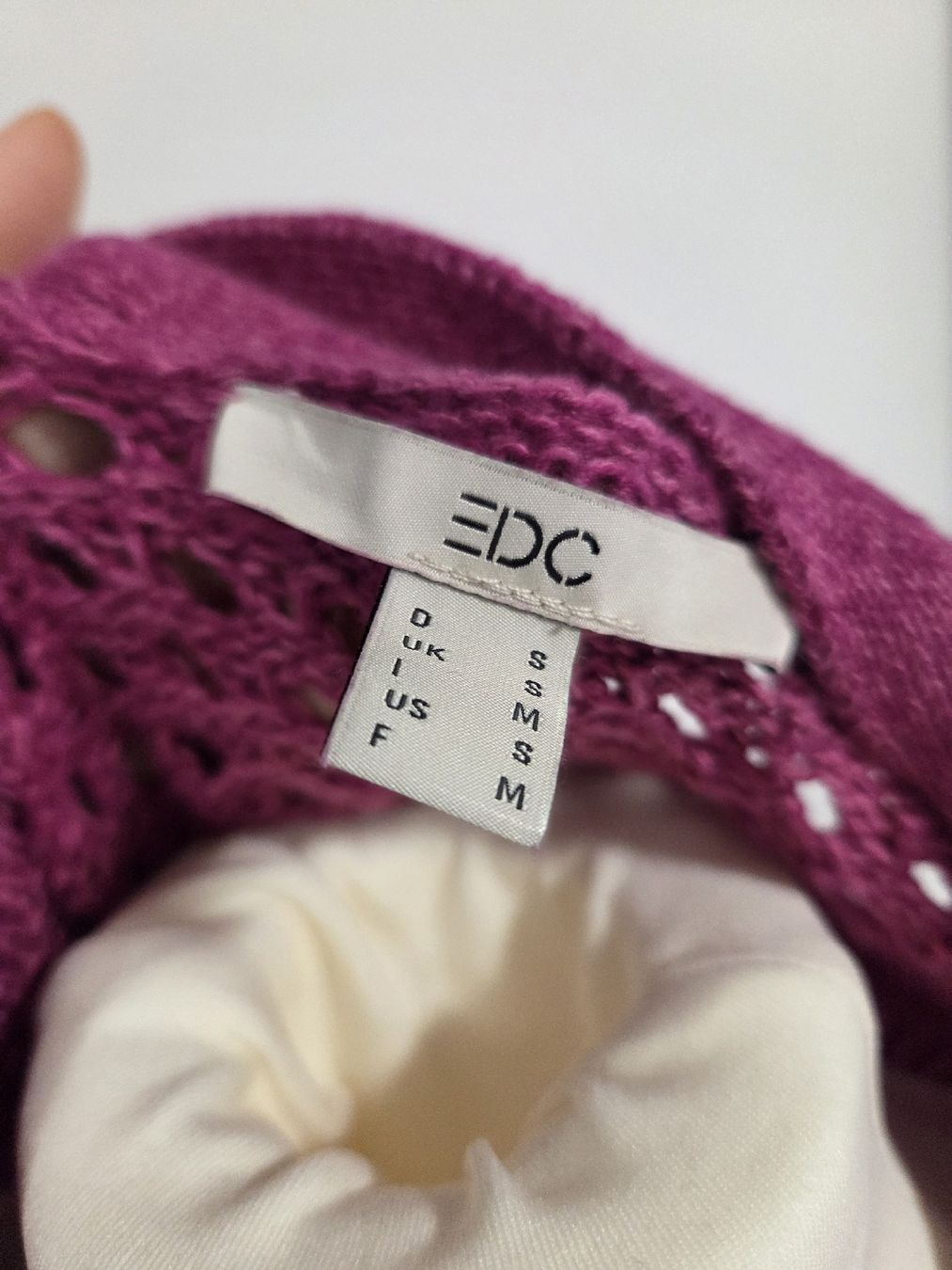 Maglioni & Felpe: Magenta Strickjacke mit Lochmuster – Usato da Bülach venduto da Recherchieren 3
