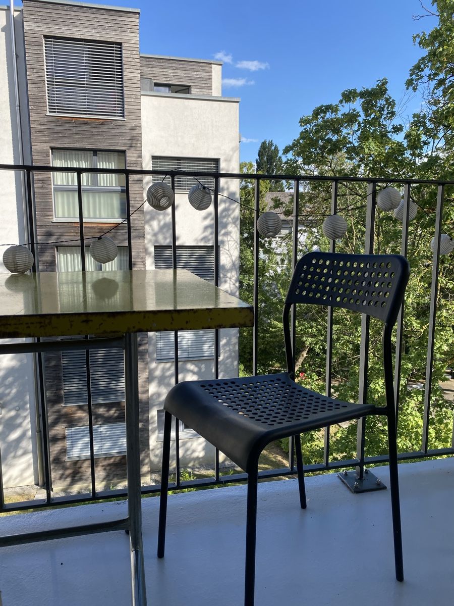 Ikea Chaises: Chaises IKEA noires  – D'occasion à Biel/Bienne par Zoeutgr