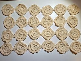 Gehäkeltes Deckchen, Handarbeit, Beige, Vintage Look