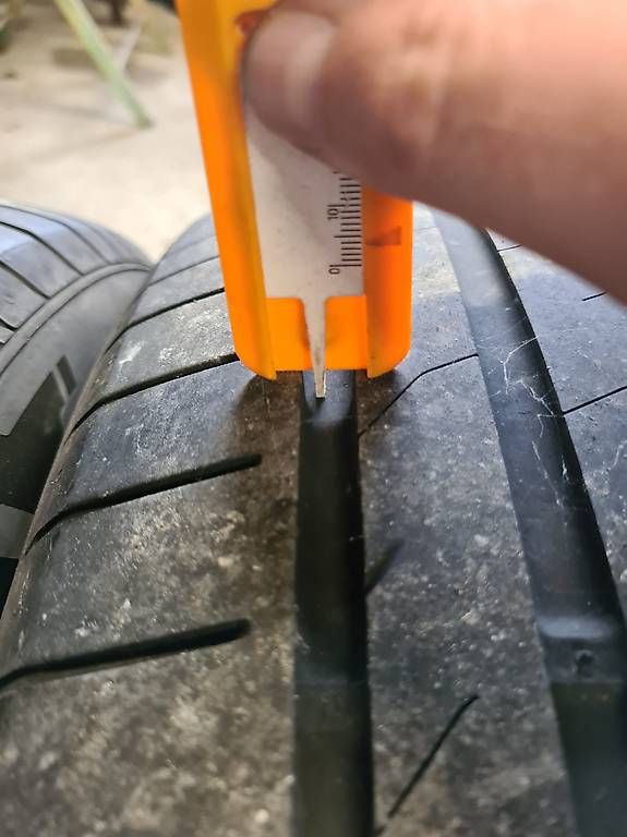 Pneus & Kompletträder: Sommerreifen 235/55R17 103W – Gebraucht aus Dinhard von daewuerfeli 2