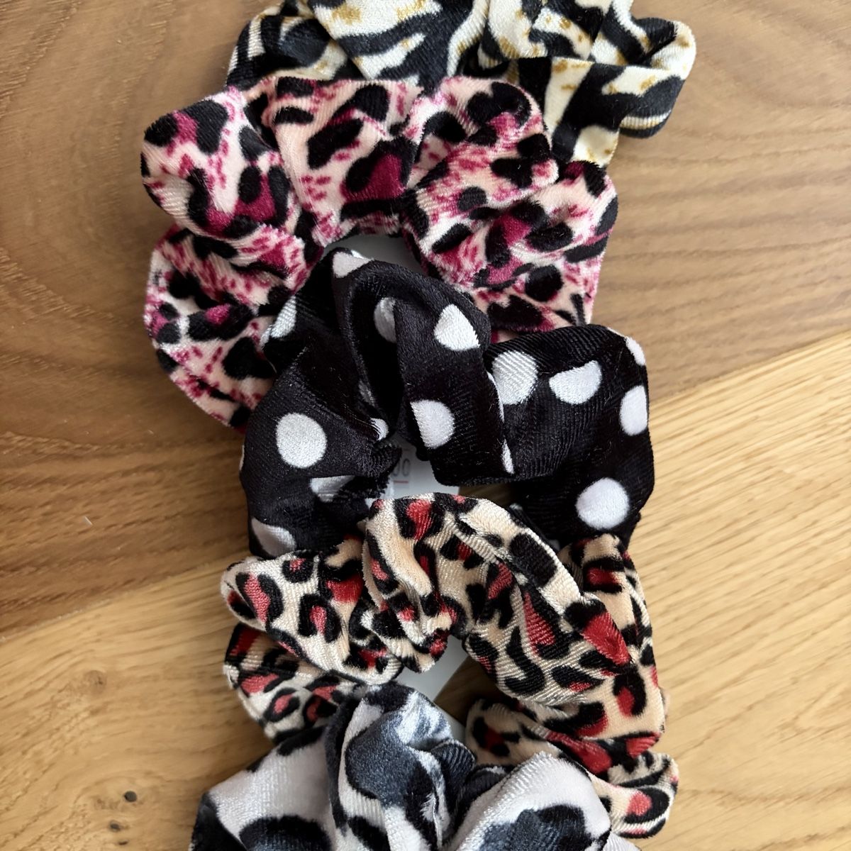 Accessori per capelli: Haargummis Scrunchies Samt Set NEU – Nuovo e nell'imballaggio originale da Hinwil venduto da crn139 1