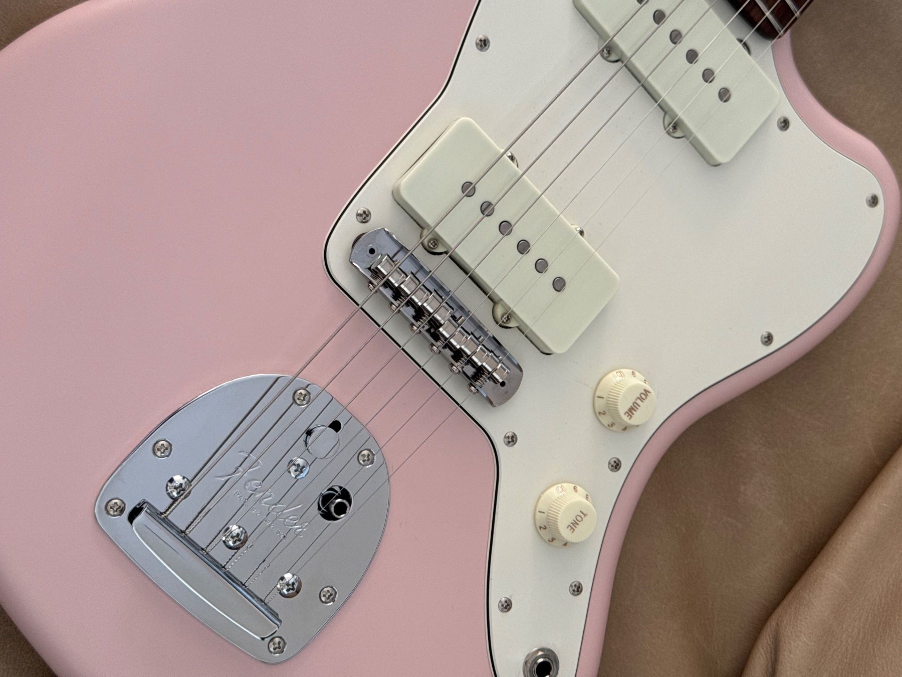 Fender Instruments de musique: Fender Jazzmaster Japan FSR Satin Shell Pink LTD – Neuf (Voir description) à Origlio par sto_2pxf 2