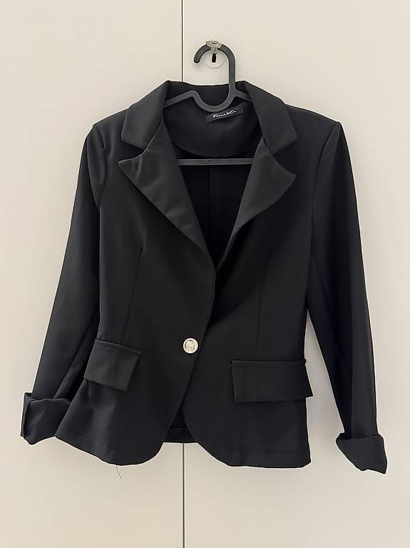 Vestes: Blazer nero con bottone – Neuf avec emballage d'origine à Chiasso par D.erre