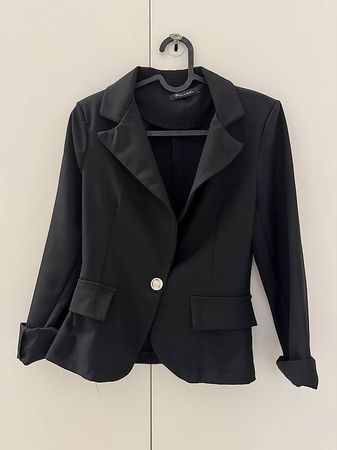 Blazer nero con bottone