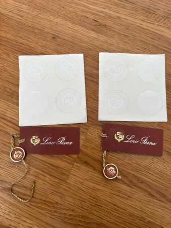 Etiketten und Kleber "Loro Piana" für Kleider