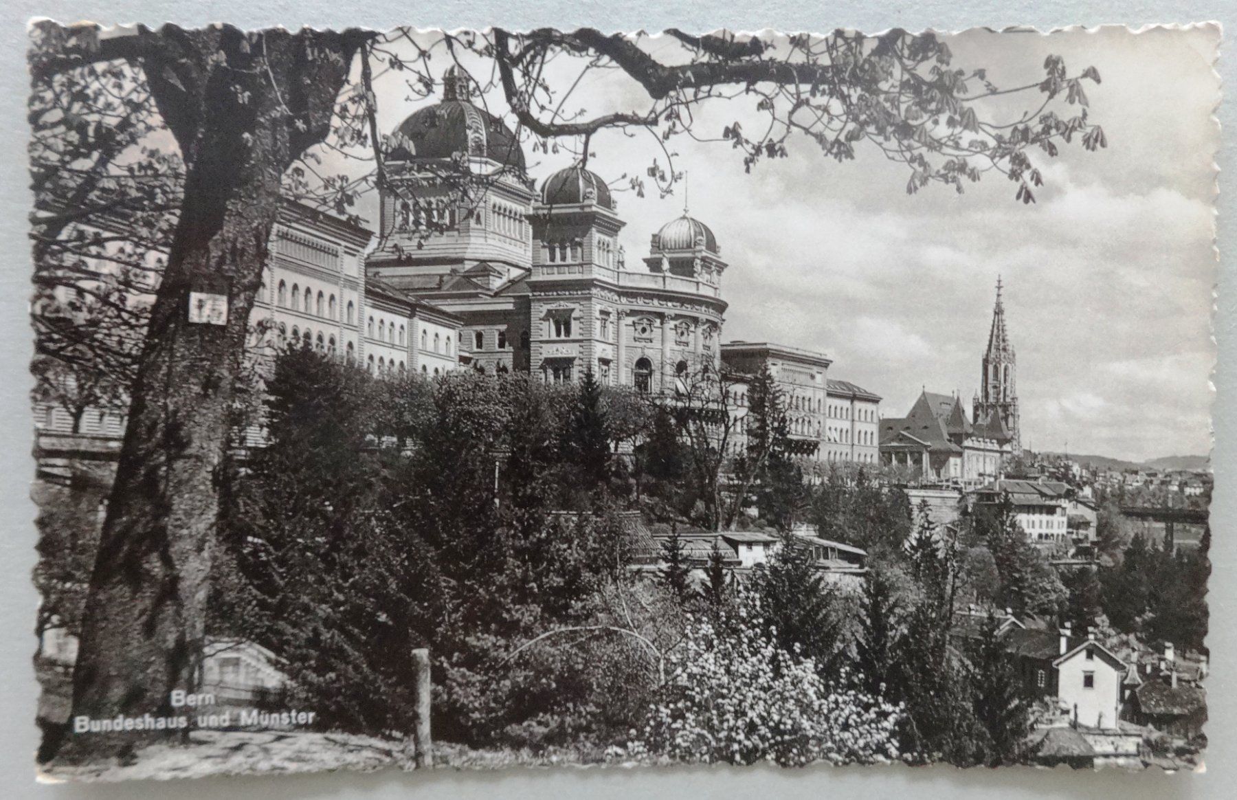 Cartoline postali: Bern, Bundeshaus und Münster – Usato da Fétigny venduto da Billy2miny