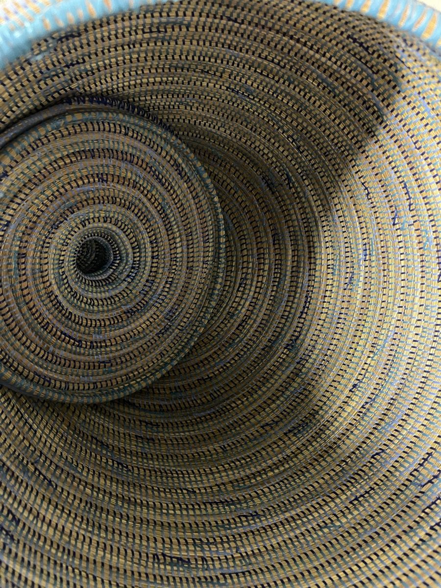 Tutte le decorazioni: Woven Basket with Lid and 2 Wall Plates – Nuovo (secondo la descrizione) da Genève venduto da DEBARR.AS 7