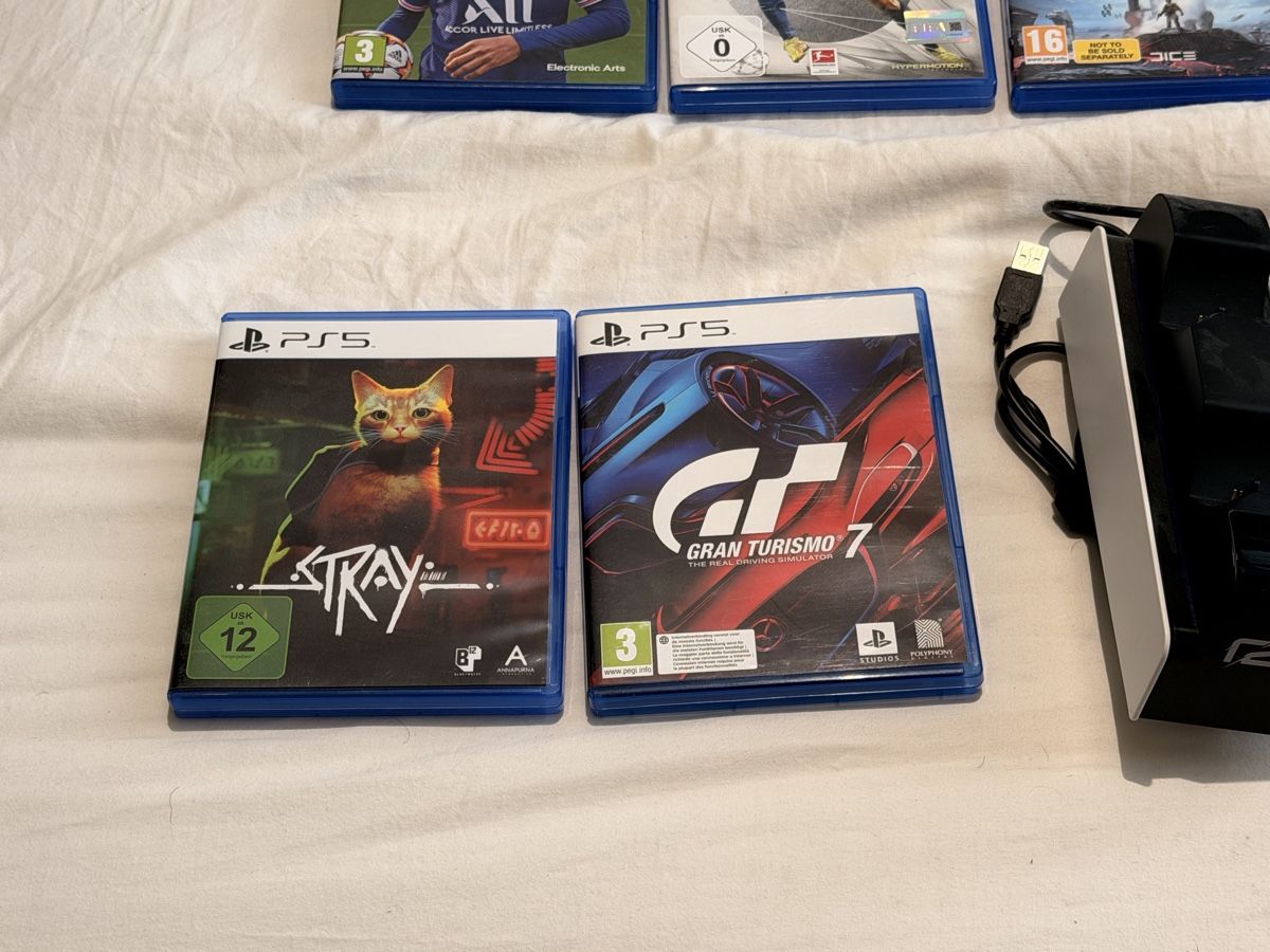 Sony Konsolen: PlayStation 5 Bundle – Gebraucht aus St. Gallen von TigerCollector 3