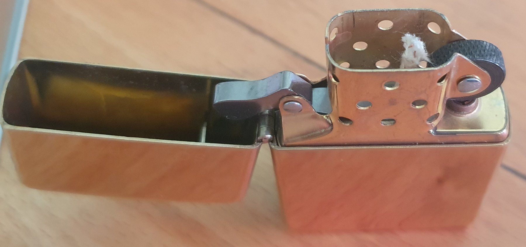 Zippo Accendini: Zippo Solid Brass Set 1994 mit Flasche & Tin NOS – Nuovo (secondo la descrizione) da Bern venduto da Llu 1