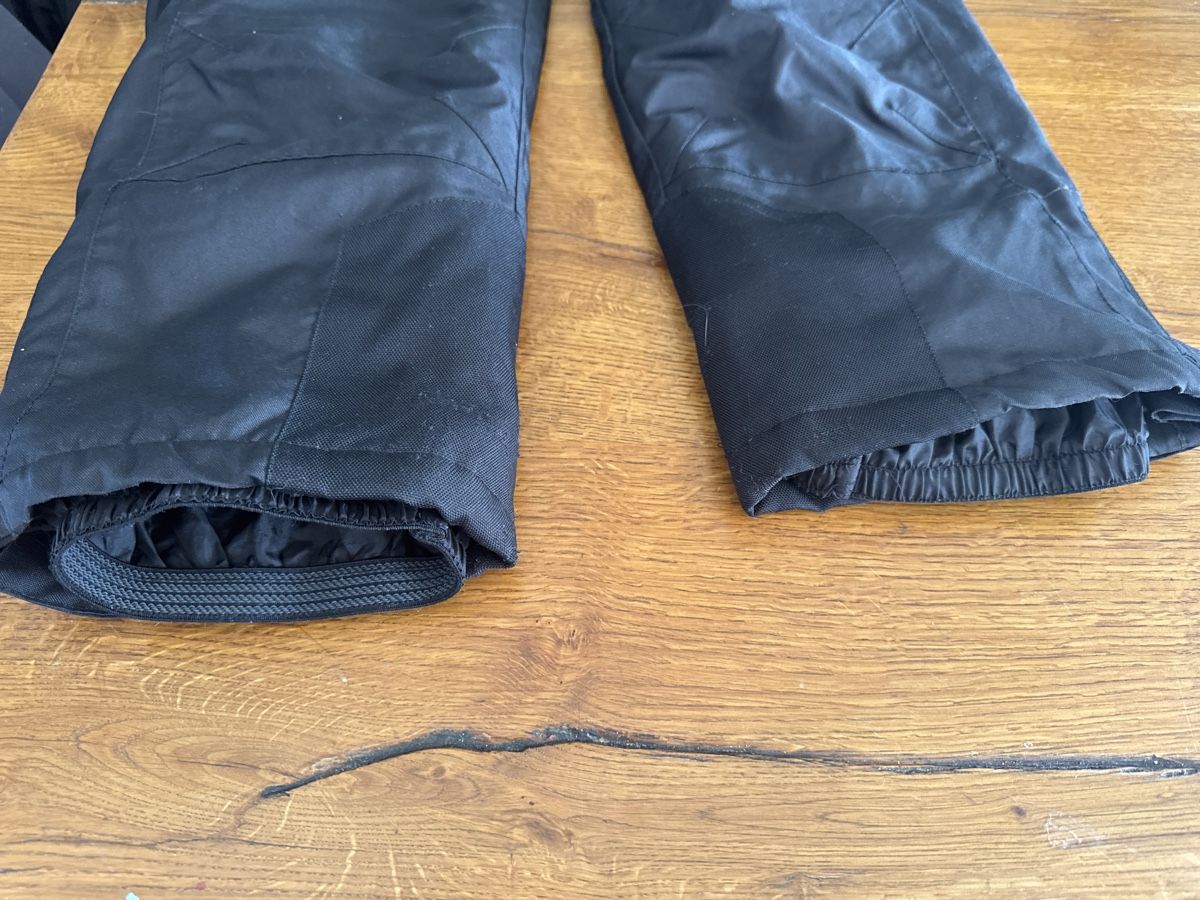 Pantaloni: Skihosen schwatz – Usato da Glattpark(Opfikon) venduto da cherrytomate 2