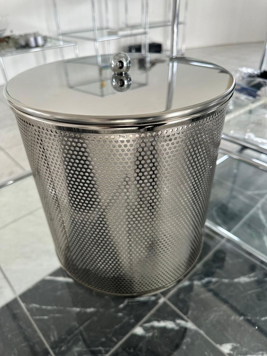 Cestini per rifiuti: NEU: Abfalleimer verchromt mit Deckel – Nuovo (secondo la descrizione) da Buchs SG venduto da bagno2