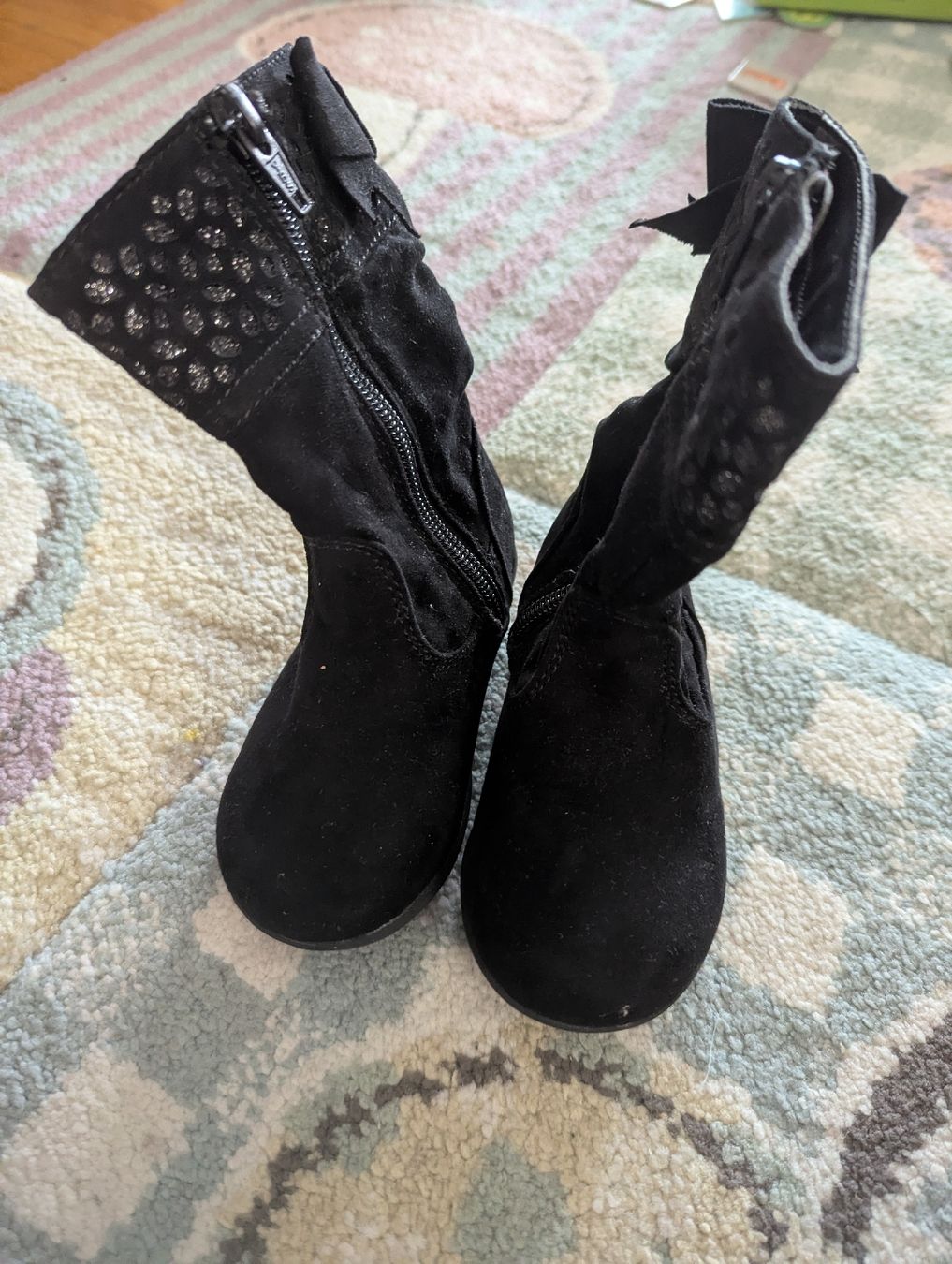 Schuhe für Mädchen: Babyschuhe mit Glitzer  – Gebraucht aus Wallisellen von ann_w7zv