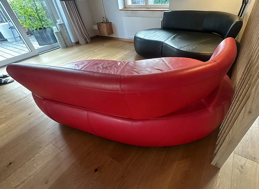 Sofas: 2 Sofas rot, schwarz – Gebraucht aus Teufen AR von fre_ps6j 4
