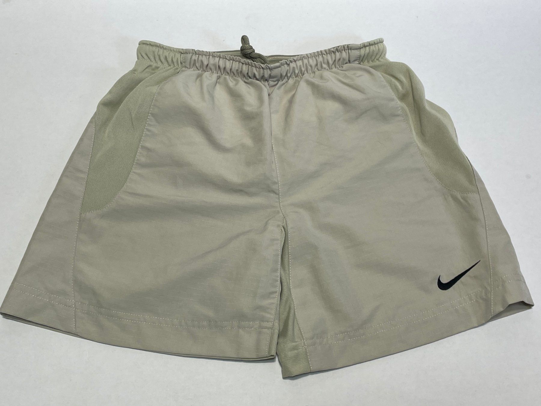 Nike Pantaloni: Vintage Y2K Nike Short Rip Stop Gr S – Usato da Zürich venduto da le_souk