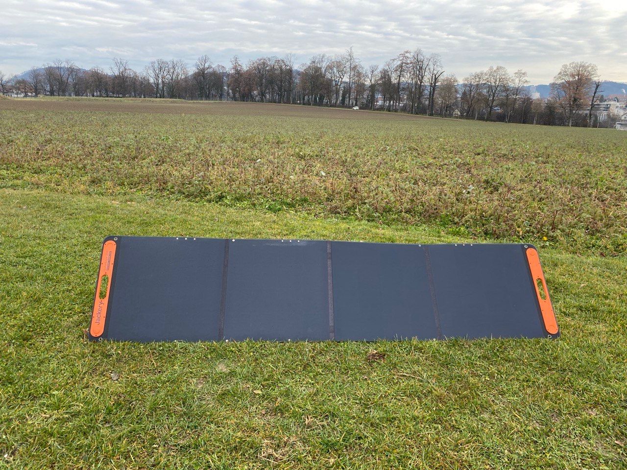 Jackery Dispositivi a energia solare: Jackery SolarSaga 200 Solar Panel – Usato da Bern venduto da gadgetfinder 1