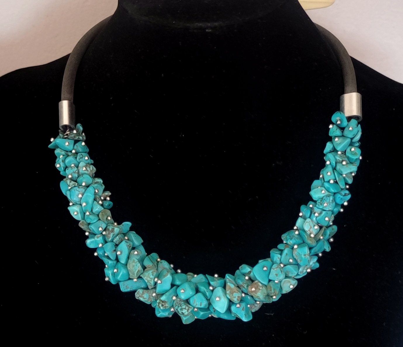Colliers: Ensemble de bijoux en turquoise naturelle – Neuf avec emballage d'origine à Chamoson par OkGeo 3