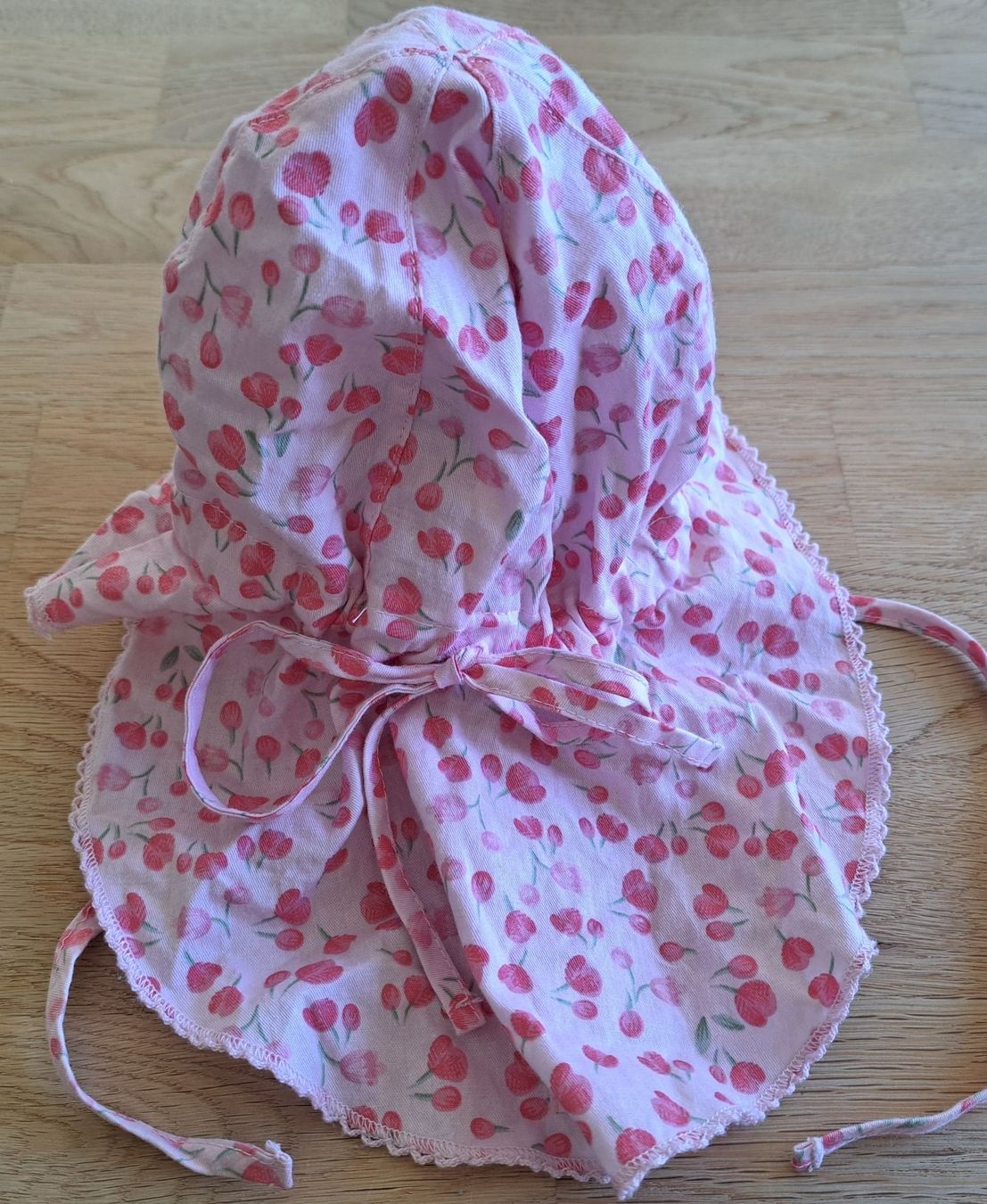 Maximo Altro abbigliamento per bambina: Maximo Sonnenhut mit Blütenmuster, KU 49 cm – Usato da Bergdietikon venduto da Staphylococcus