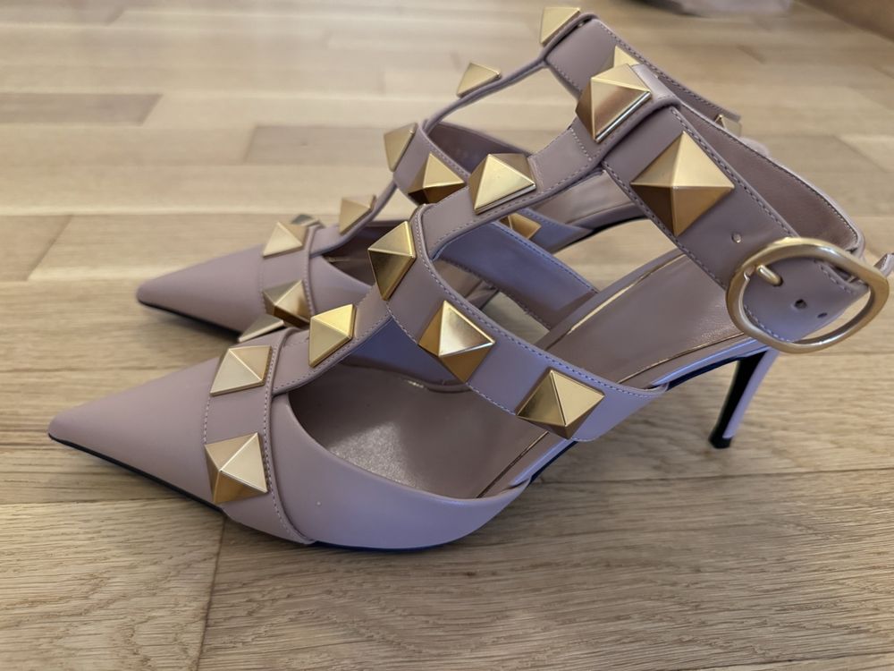 Valentino Garavani Roman Rockstud Pumps, Sandalen, Schuhe