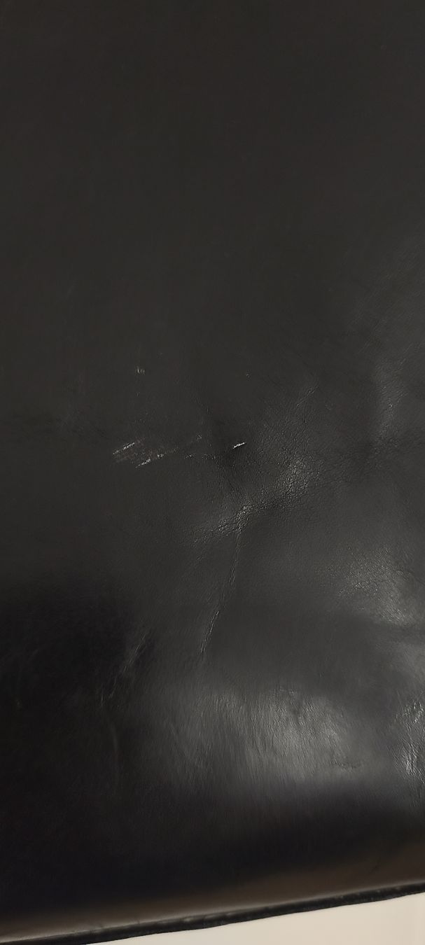 Taschen: Schwarze Ledertasche, viel Stauraum – Gebraucht aus Fribourg von swi_b7rt 1
