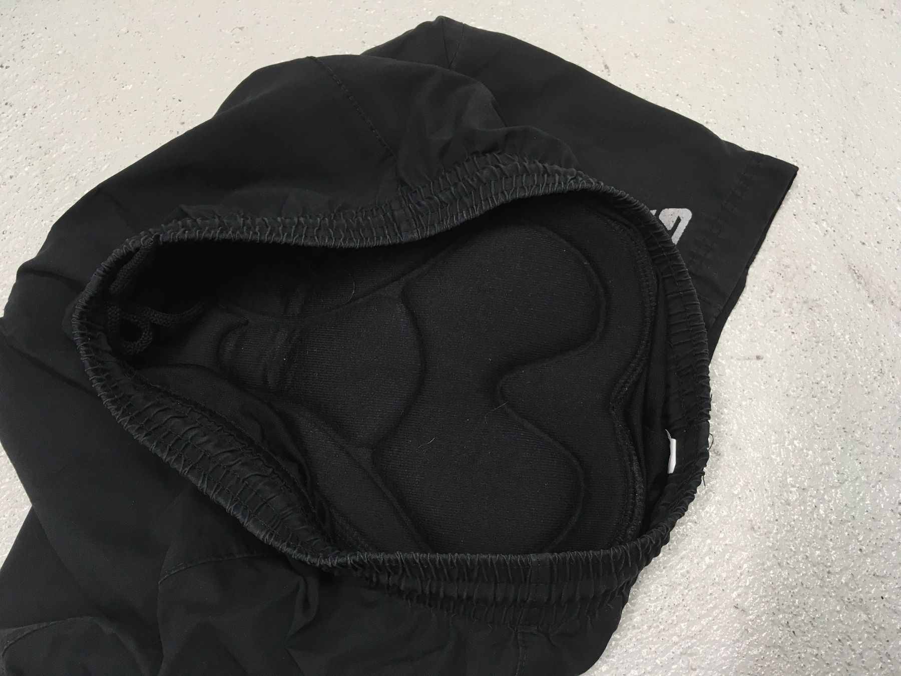 Crosswave Scarpe, pantaloni & magliette da ginnastica: Crosswave Velo-Shorts, Grösse 15, Schwarz – Usato da Waltenschwil venduto da MeKo8 2