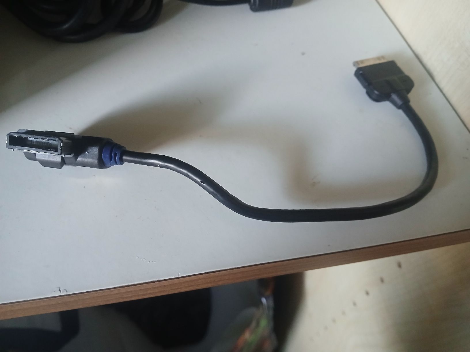 Apple Kabel: Audi AMI MDI iPod iPhone AUX Adapterkabel 4F0051510K – Gebraucht aus Kriens von BenjaminsTokey 3