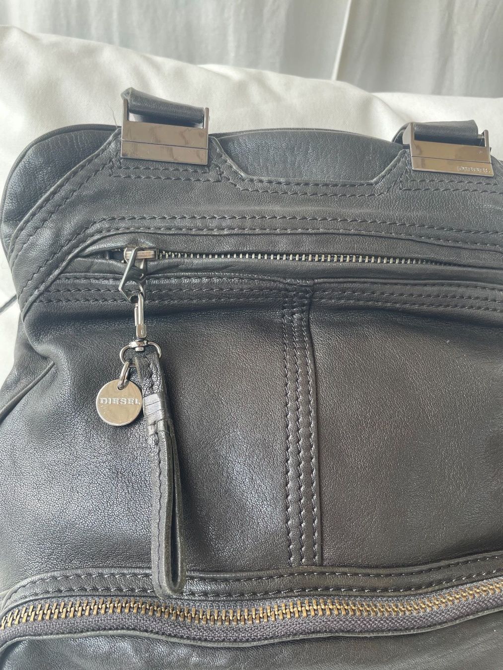 Diesel Taschen für Damen: Diesel Schultertasche aus Leder schwarz – Gebraucht aus Olten von hahnice99 1