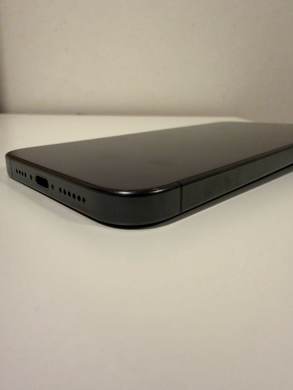 Apple Telefoni cellulari / Smartphones: iPhone 15 Pro Max 256 GB Titane Noir – Usato da Bonvillars venduto da sachakv 5
