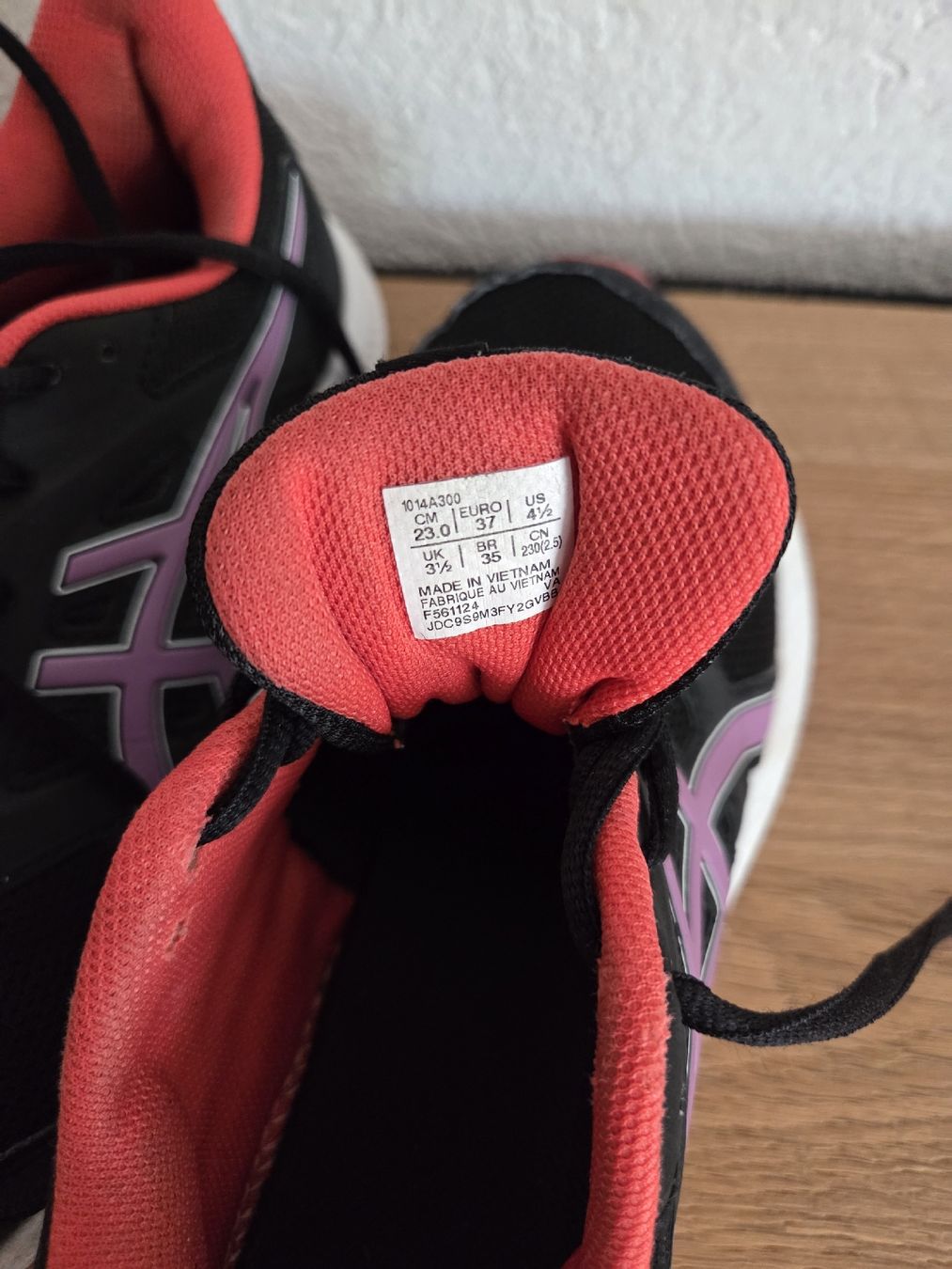 Asics Scarpe per ragazze: Laufschuhe / Sneaker Asics Gr. 37 – Usato da Zollbrück venduto da Huki1 4