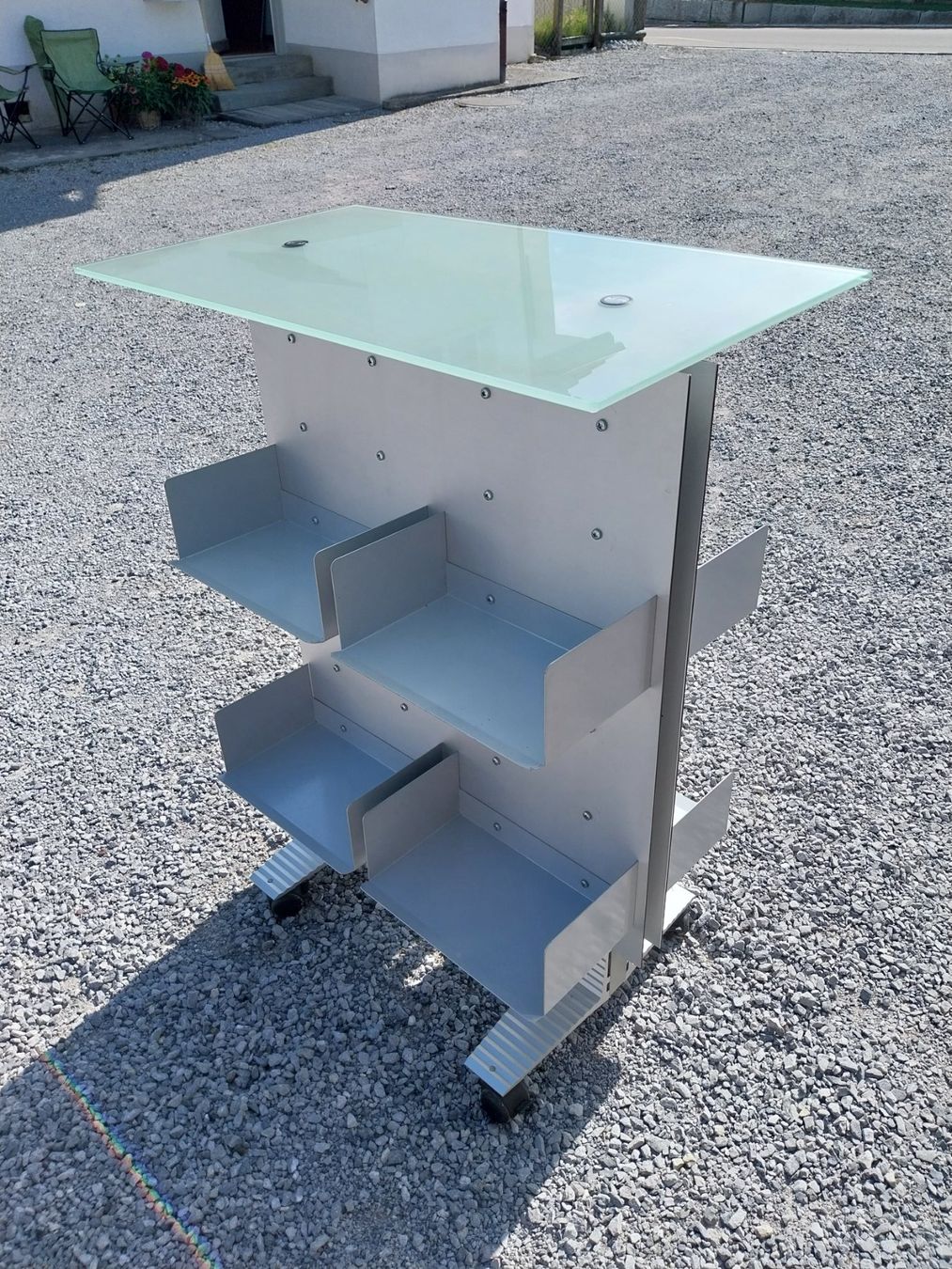 Étagères: Prospektmöbel Alu/Glas – D'occasion à Weingarten-Kalth par Bettelbruenneli