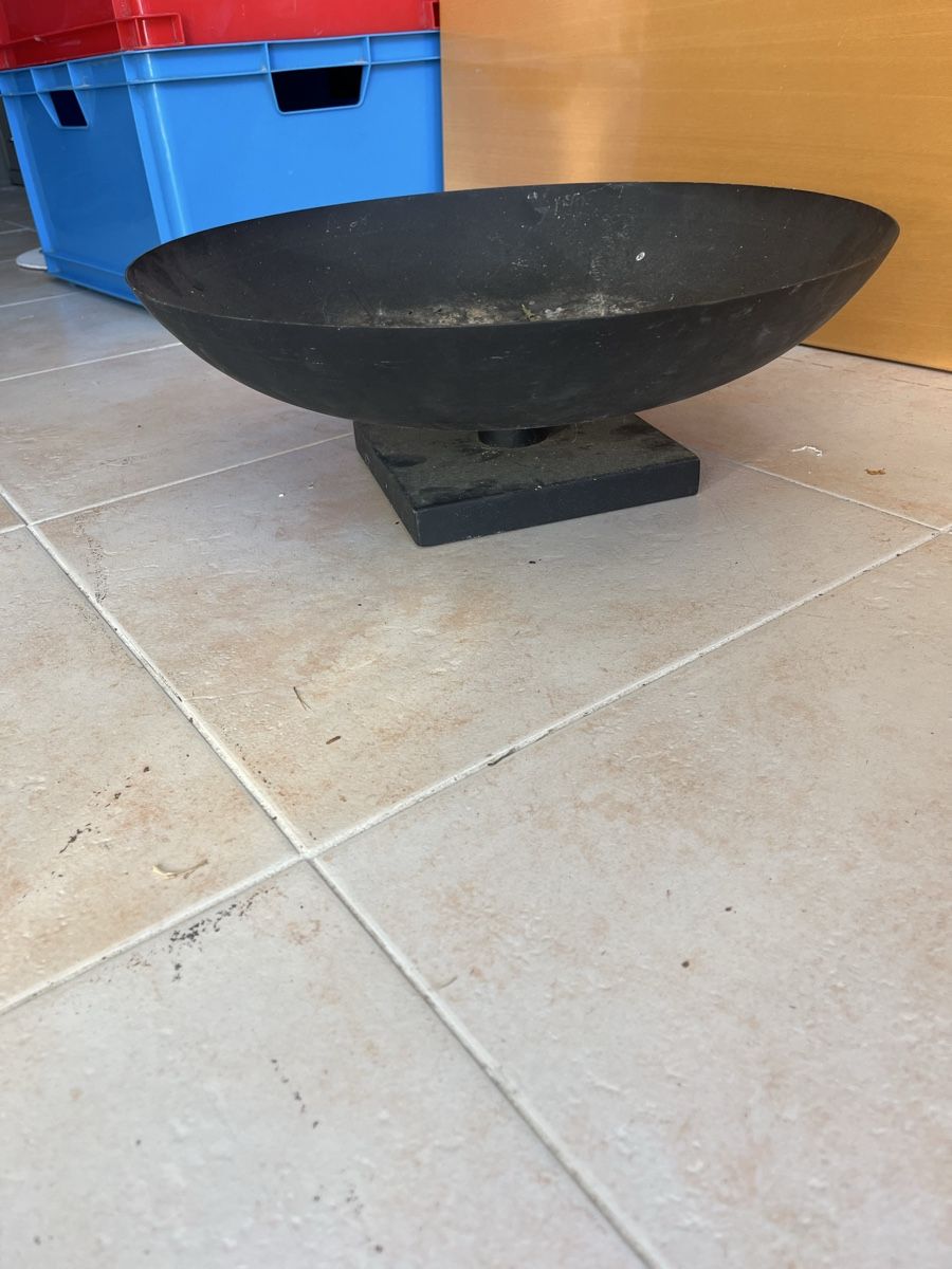 Bracieri: Feuerschale auf einem Socken  – Usato da Neerach venduto da fuz_8d7l 3