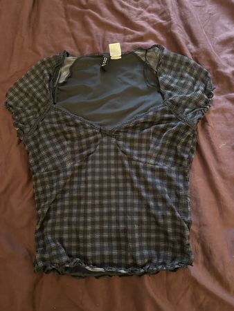 Chic Plaid Crop Top - Perfect for Summ Style!🌞 size XS