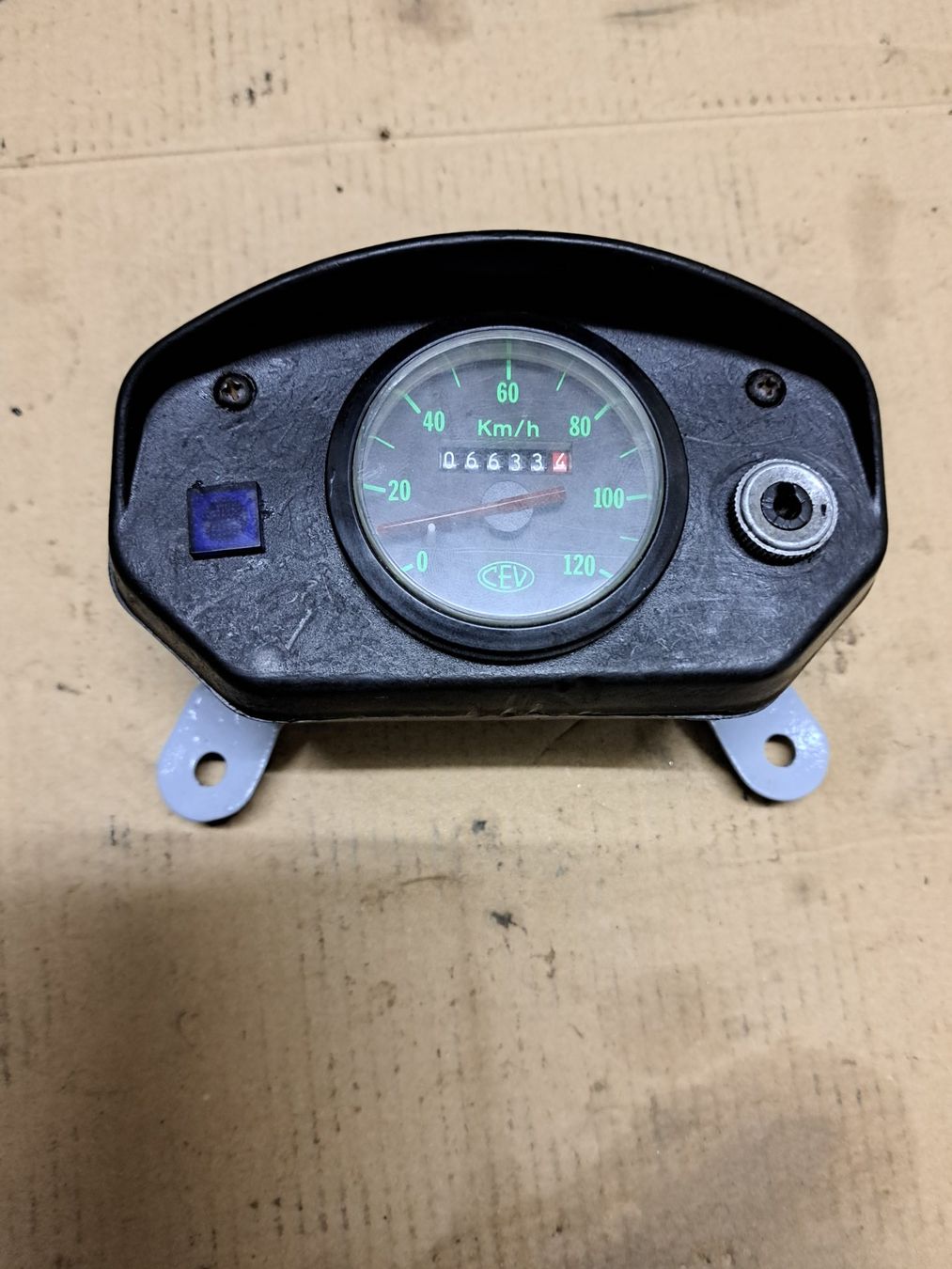 Pièces pour mobylette: Cockpit mit Tacho u.Seite – D'occasion à Boswil par m_r_2fhs 3