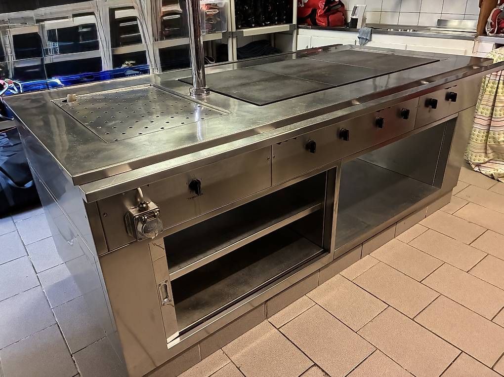 Cucine complete: Cucina professionale / Professionelle Küche – Usato da Airolo venduto da dar_5byg