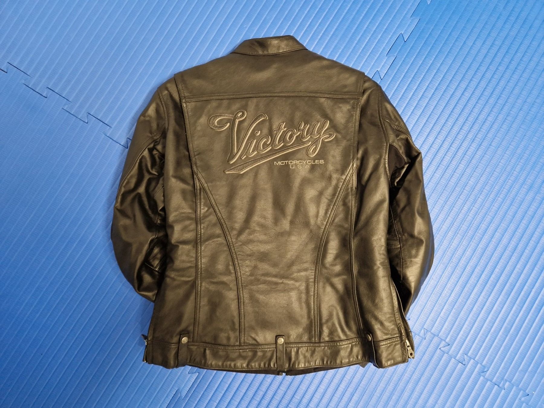 Victory Giacche: Victory Motorrad Lederjacke – Usato da Uitikon Waldegg venduto da Uitikon99 2