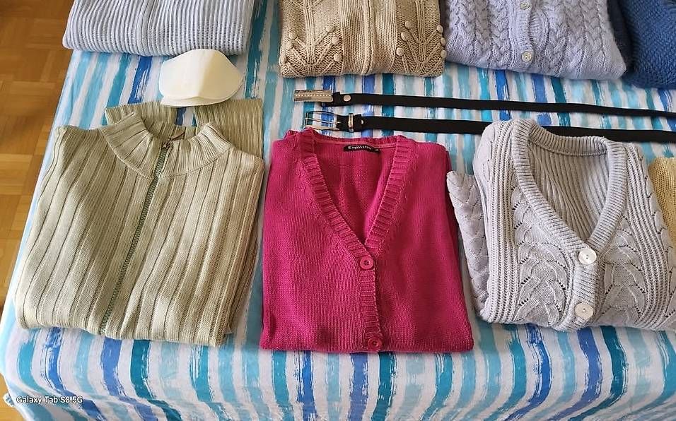 Lotti di vestiti: Indumenti donna taglia S e M – Usato da Cadro venduto da Inuit71