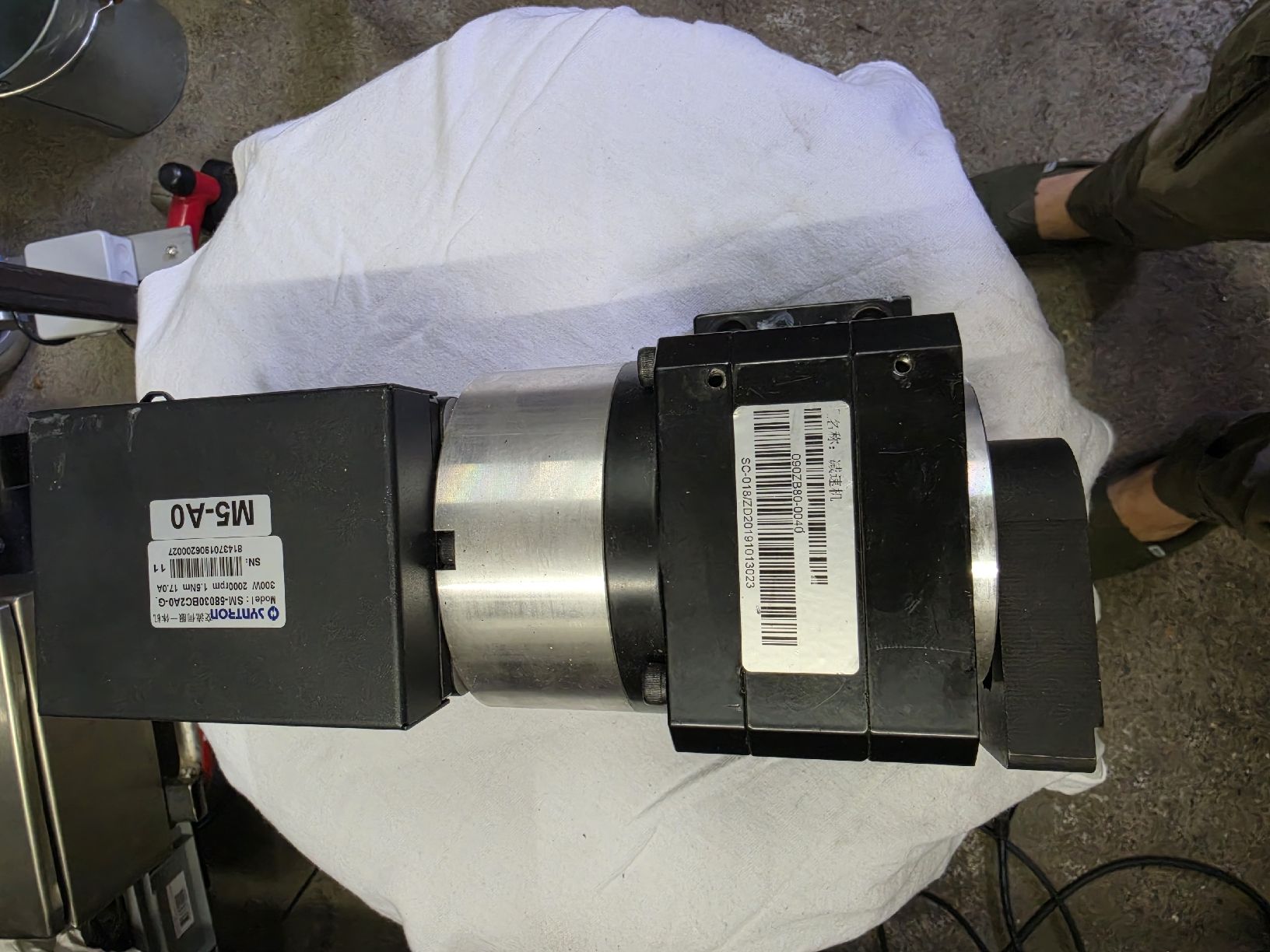 Motori: SYNTRON Servomotor 300W mit Getriebe – Usato da Nussbaumen AG venduto da Martinfal 3