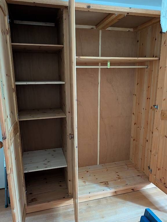 Armadi: Holz Kleiderschrank 220x210 – Usato da Trimmis venduto da GianlucaB 2