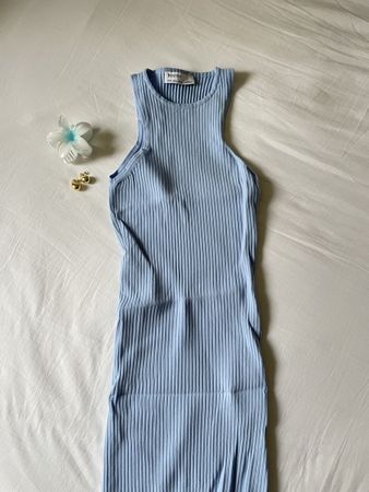 Robe bleue moulante