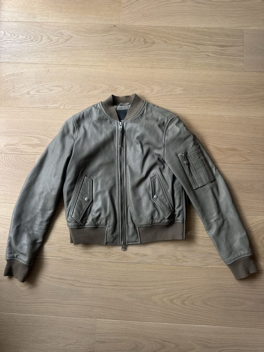Allsaints Jacken: ALLSAINTS olive green leather bomber jacket EU40 – Gebraucht aus St. Niklausen LU von lau_259n