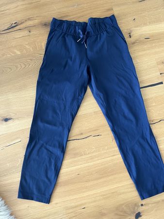 Lululemon navy blue women's trousers size 6 used