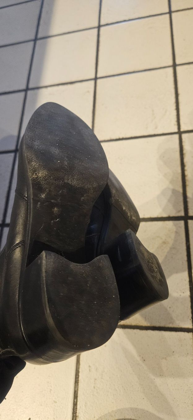 Damenschuhe: Schwarze Stiefeletten aus Leder, Grösse 39 – Gebraucht aus Rosshäusern von Heldin01 5