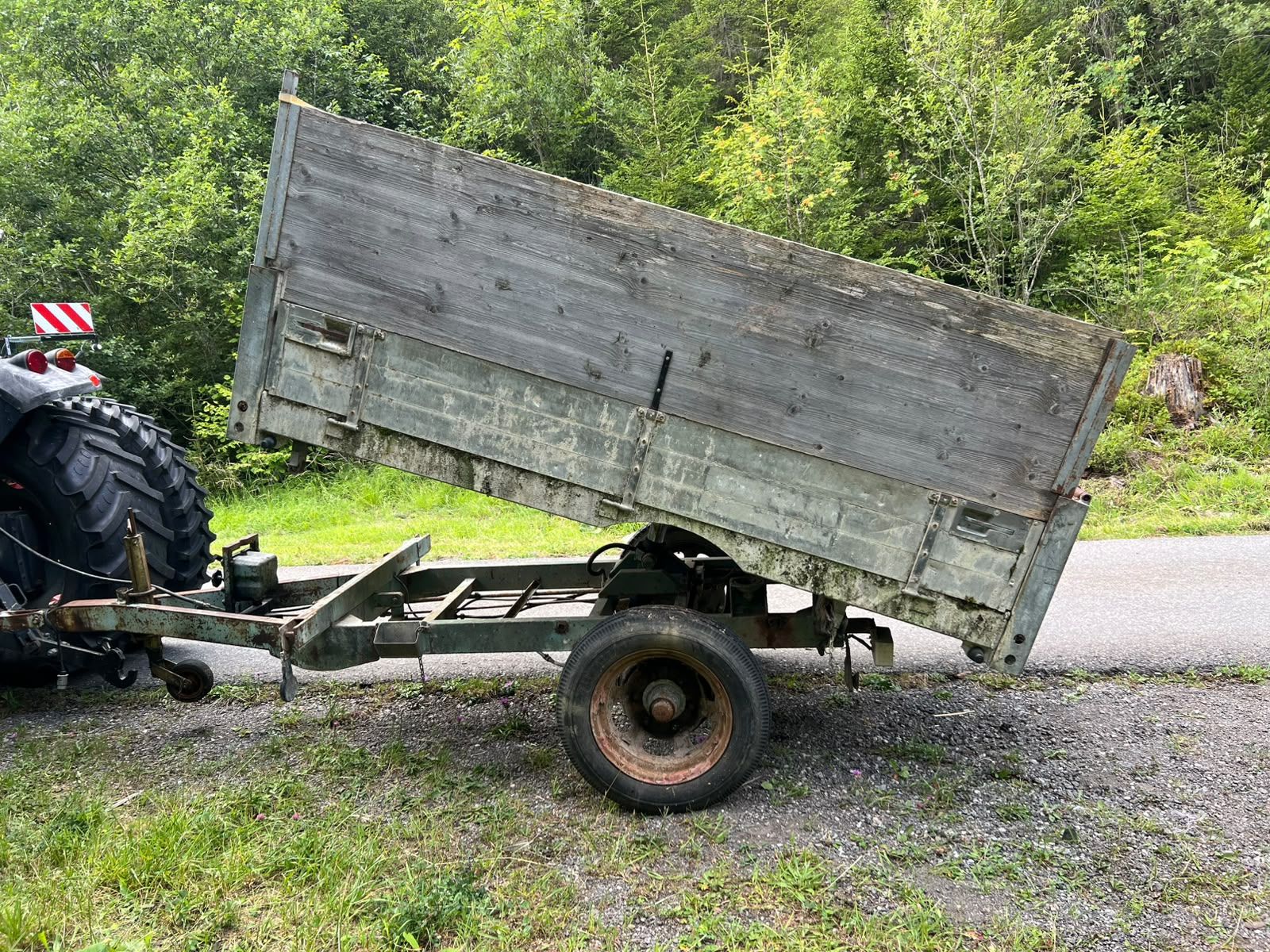 Camions-bennes: Kipper und Anhänger  – D'occasion à Horboden par 1999patris 4