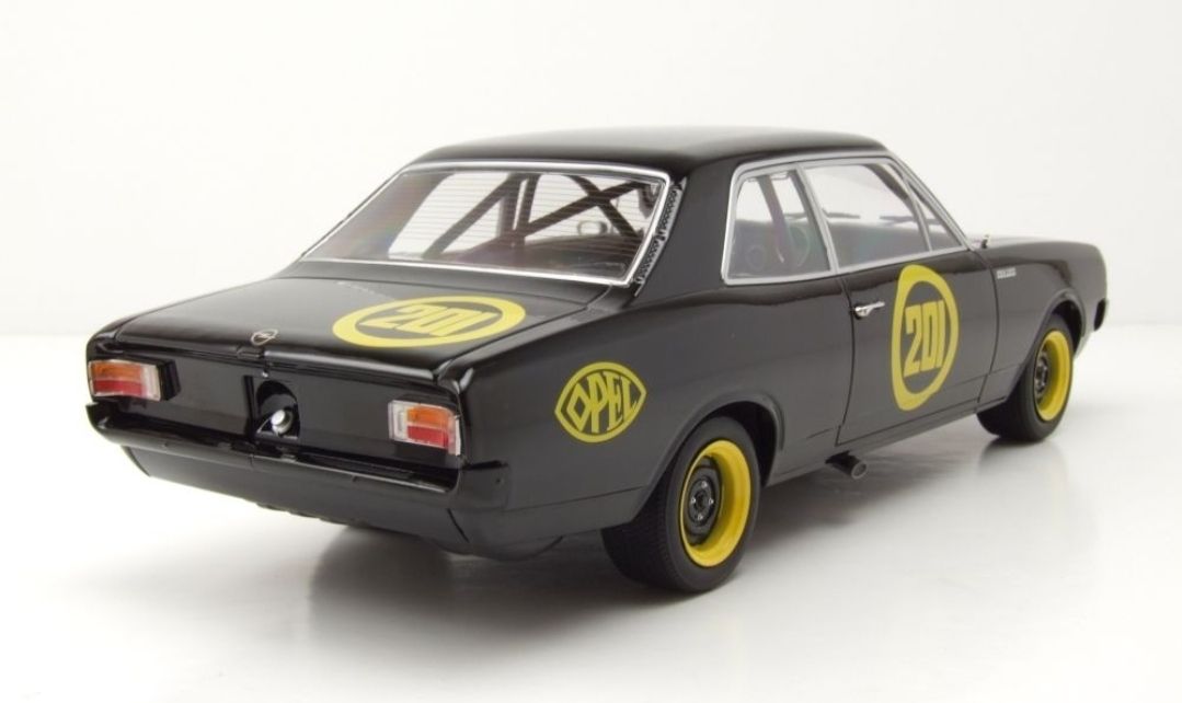 Opel Modellini d'auto: Opel Commodore A GS/E Coupe Sondermodell 201 1:18 MCG – Nuovo e nell'imballaggio originale da Bern venduto da WeLoveCars 1