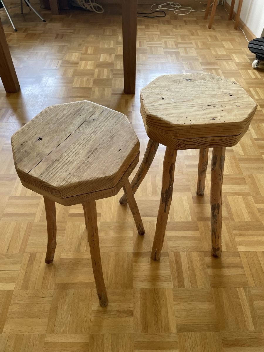 Sgabelli: Zwei Dekor Hocker aus Naturholz – Usato da Basel venduto da Kamberly 9