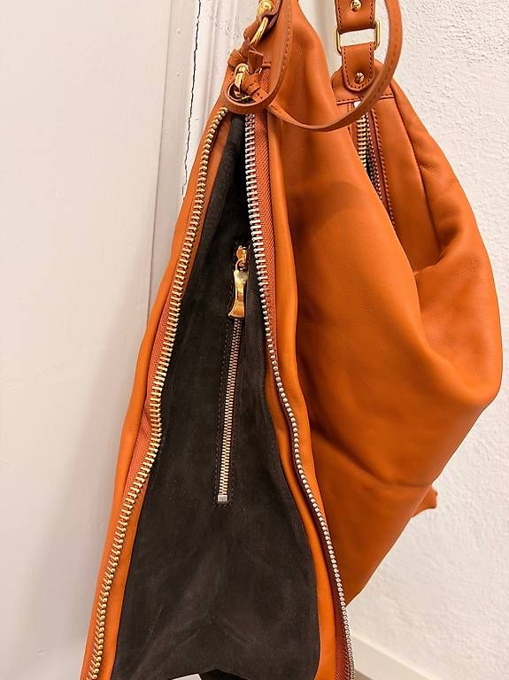 Taschen für Damen: Grosse Ledertasche  – Neu und originalverpackt aus Basel von yet_7svp 1